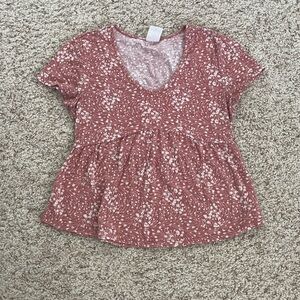 Cute flowy shirt with flower print. size small